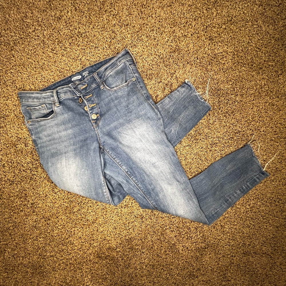 Old Navy Rockstar Super Skinny Ankle Jeans – Women’s Size 8, Mid-Rise, Raw Hem